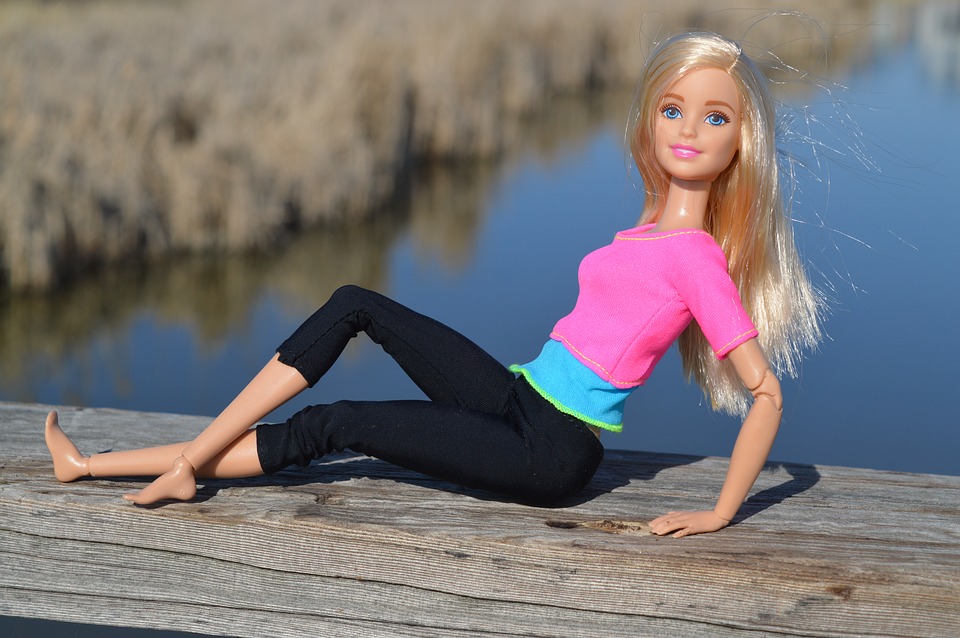 Игра в Барби изменяет представление девочек об идеальном теле: результаты исследования