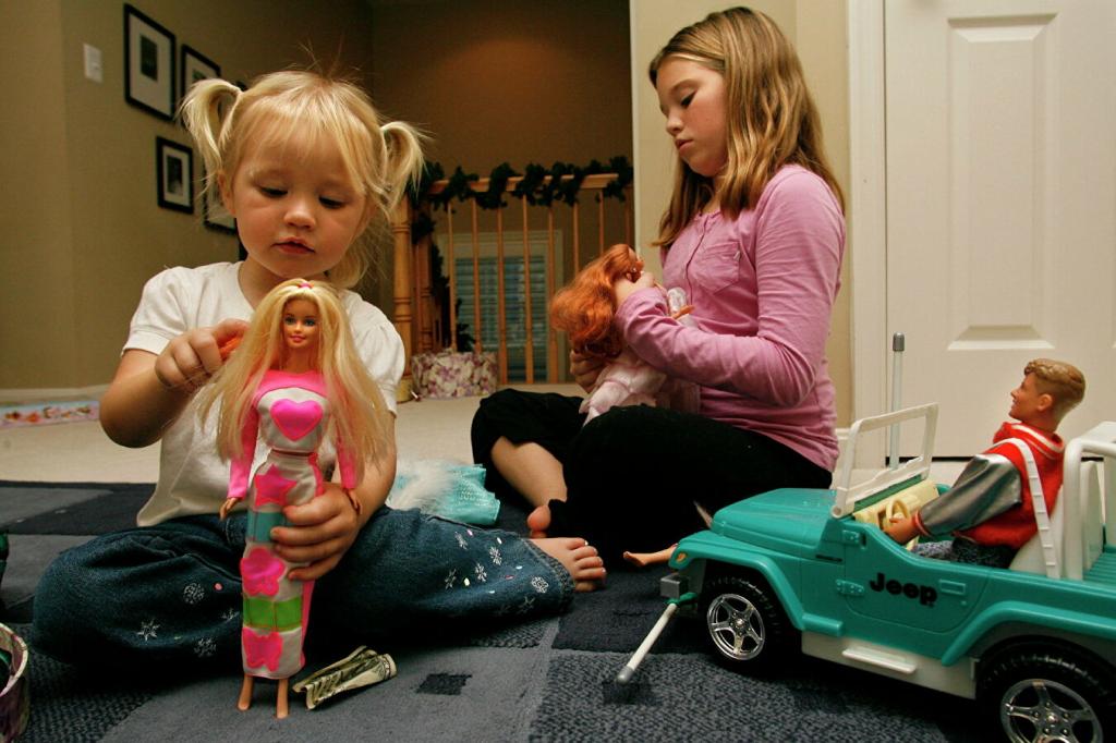 Игра в Барби изменяет представление девочек об идеальном теле: результаты исследования