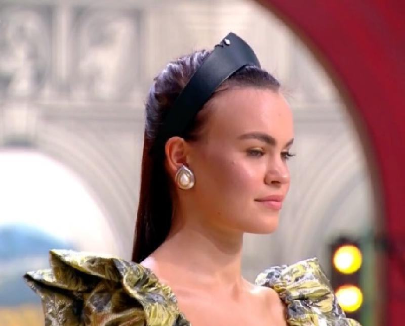 "Ободок в стиле венца": Хромченко показала самый модный головной убор сезона