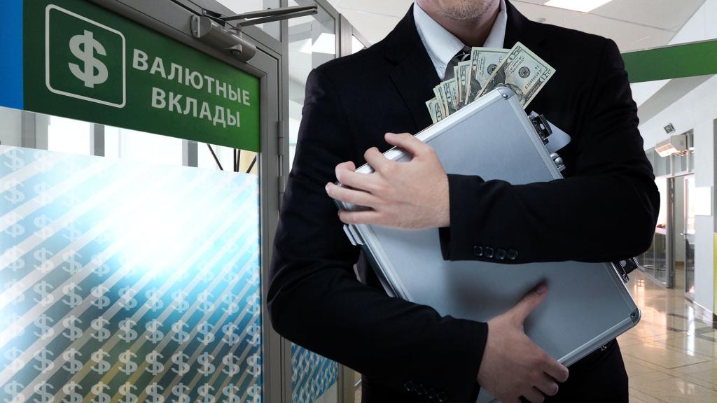 Финансовая грамотность: россияне все реже хранят сбережения «под матрасом»