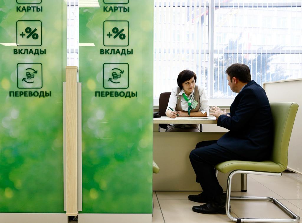 Финансовая грамотность: россияне все реже хранят сбережения «под матрасом»