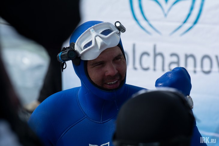 Российский Ихтиандр: Алексей Молчанов погрузился на 80 метров под лед Байкала без кислорода