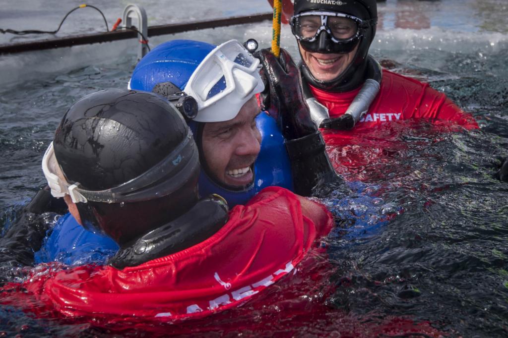 Российский Ихтиандр: Алексей Молчанов погрузился на 80 метров под лед Байкала без кислорода
