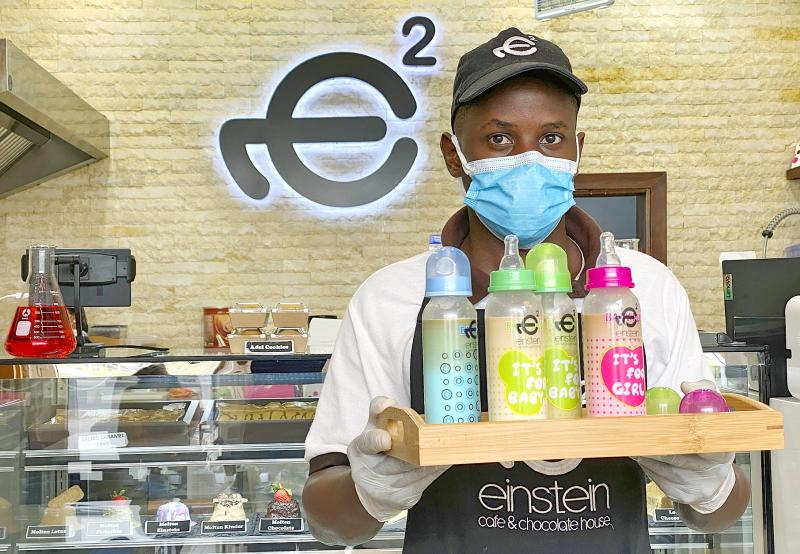 Детская бутылочка: странный тренд в дубайском кафе Einstein вызвал замешательство и негативную реакцию