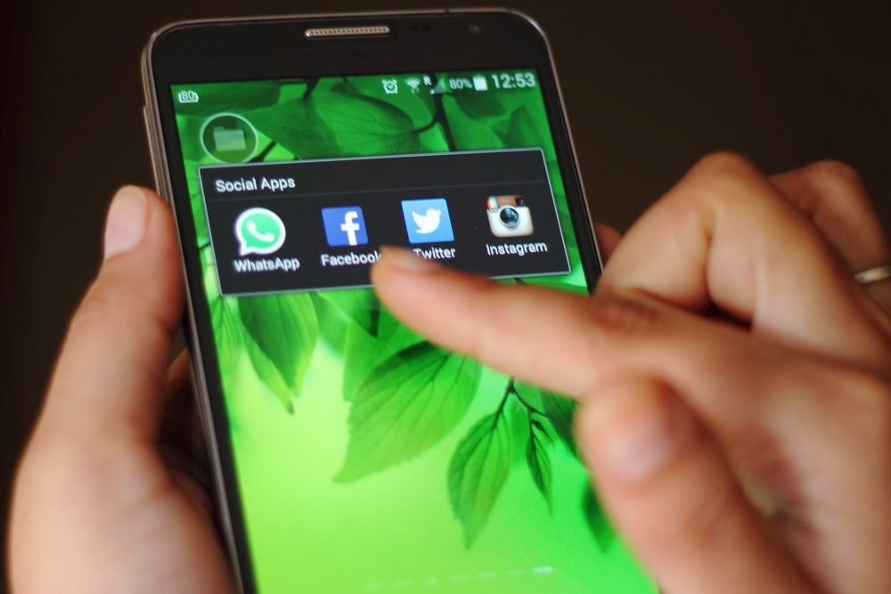 Обновленное пользовательское соглашение мессенджера WhatsApp создает риск слежки за пользователями