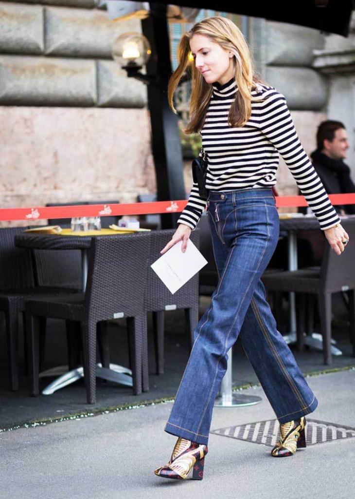 Расклешенные джинсы этой весной носят женщины всех возрастов: идеальные модели обуви под трендовые модели