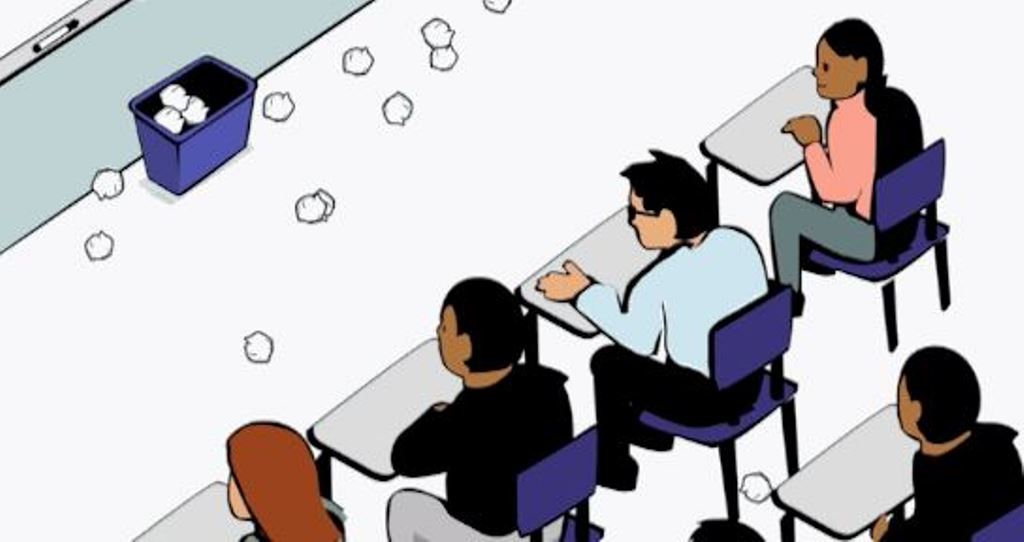 Учитель придумал интерактивное упражнение с бумагой, чтобы преподать урок тем, кто сидит на задних партах и мешает всем остальным