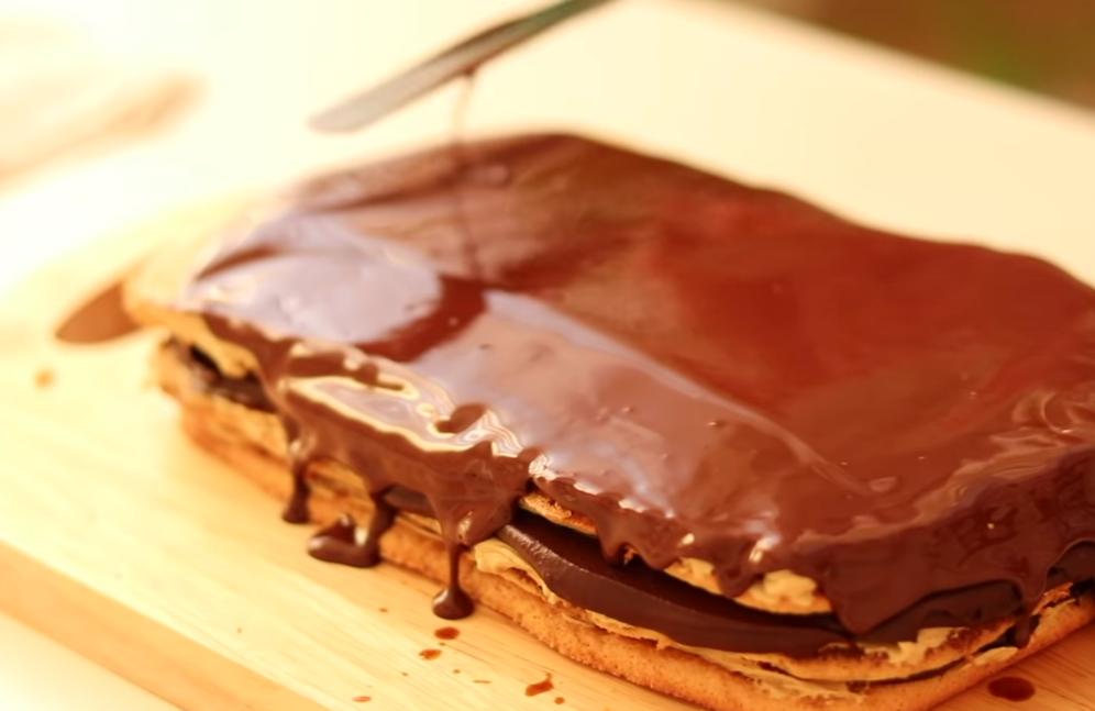 Нежный шоколадный тортик со сливочным вкусом и элегантной подачей: члены семьи будут в восторге