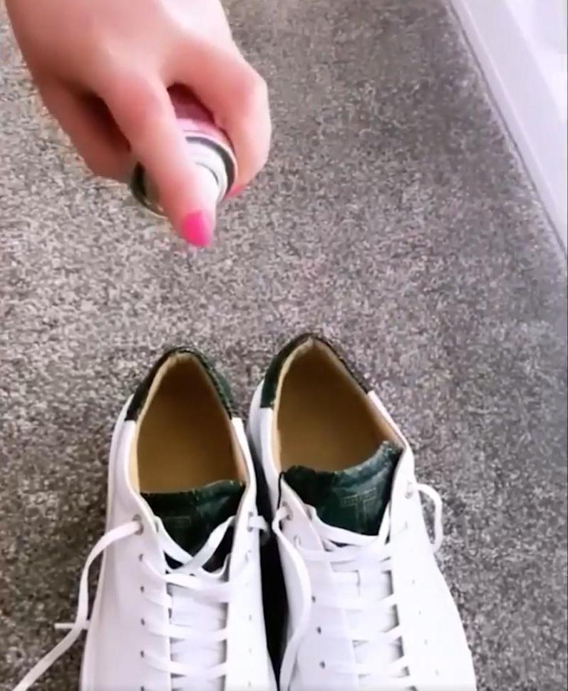Сухой шампунь и еще два простых способа избавиться от неприятного запаха обуви