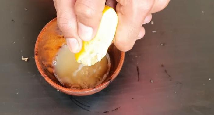 Пятки, как у младенцев: делаем работающее средство из картофелины, лимона и зубной пасты (помогает даже при очень потрескавшейся коже)