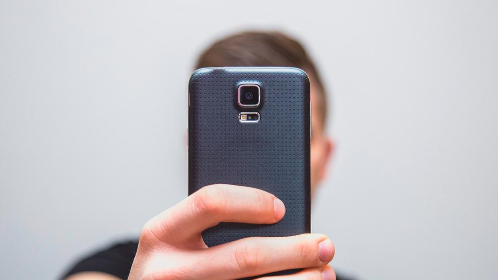 Эксперт Дмитрий Рябинин рассказал о дешевом способе защитить персональные данные на смартфоне и сам гаджет