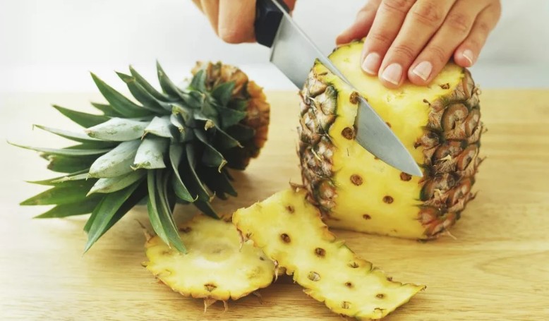 Как правильно очистить ананас: быстро и просто