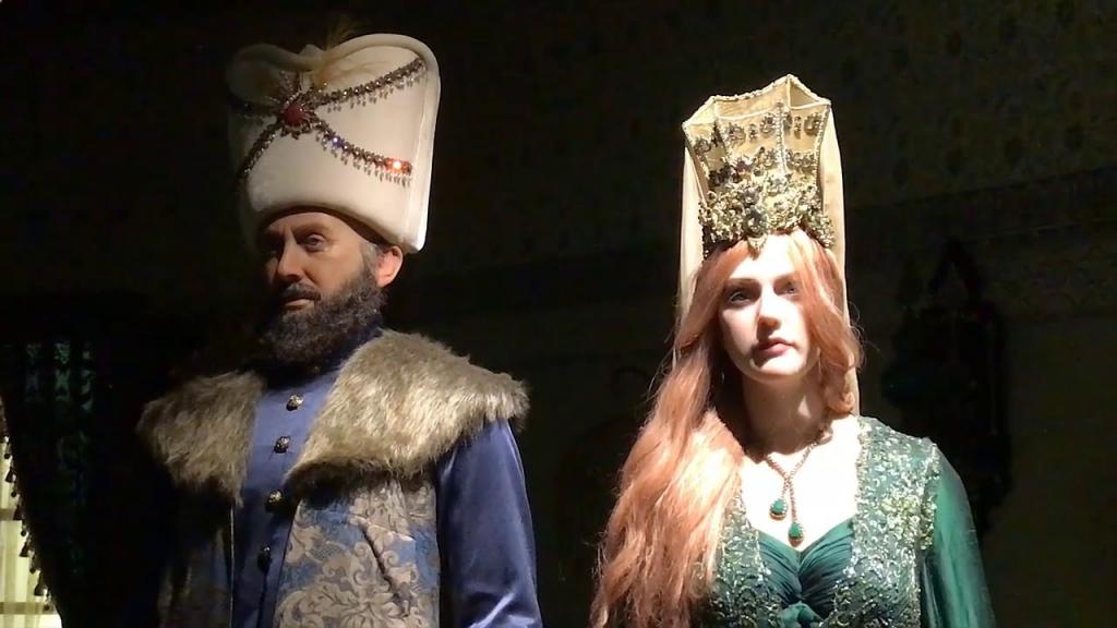 Платья за 300 000 рублей, настоящие драгоценности и особенный павильон: как проходили съемки "Великолепного века"