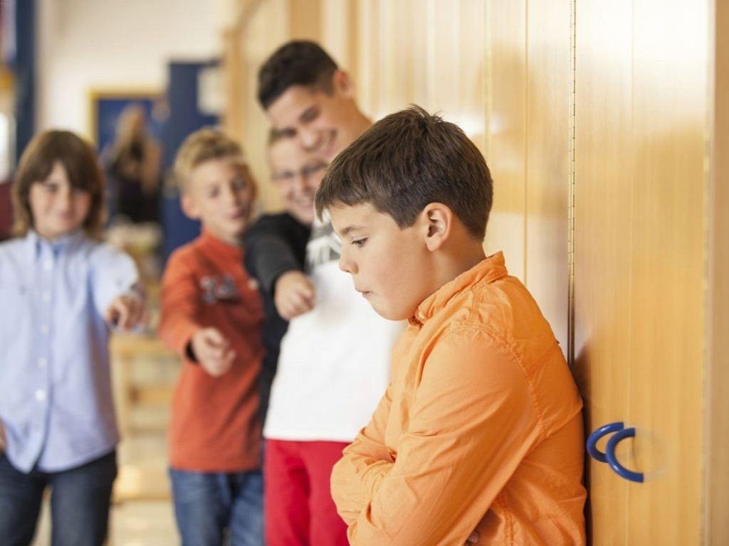 Как защитить ребенка от сверстников, которые обижают: учим игнорировать и не только