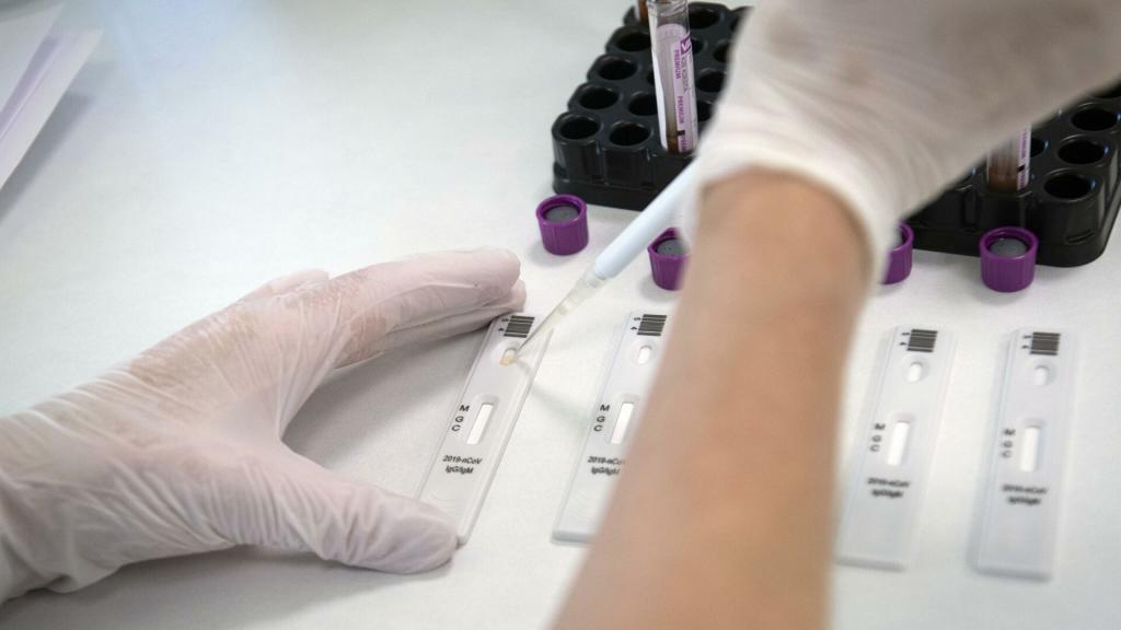 Британские ученые изобрели радикально новый тест на определение коронавирусной инфекции. Теперь нужен лишь мазок с кожи