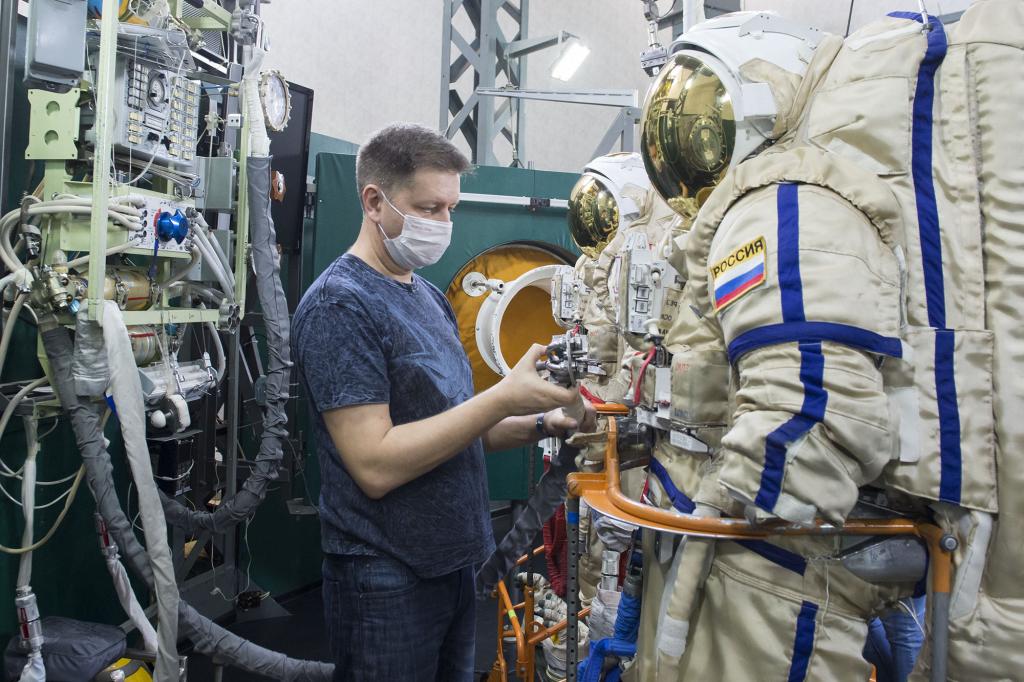 В Роскосмосе приступили к созданию первого отечественного человекоподобного робота для выполнения работ в открытом космосе