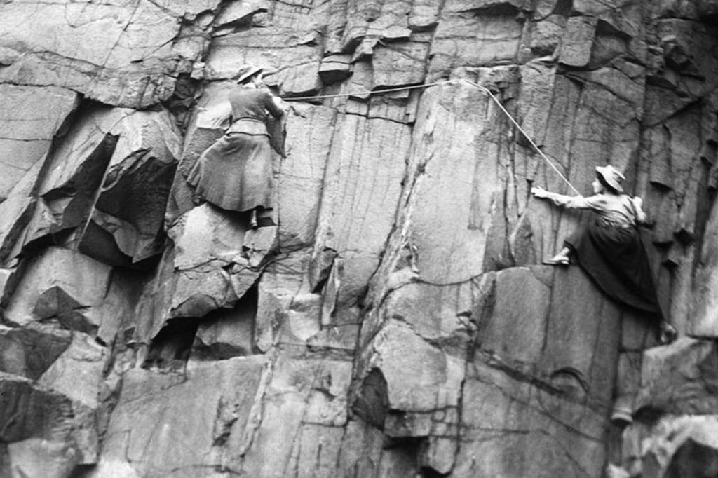 Каблуки и юбки. Как в 1908 году приходилось альпинисткам (фото)