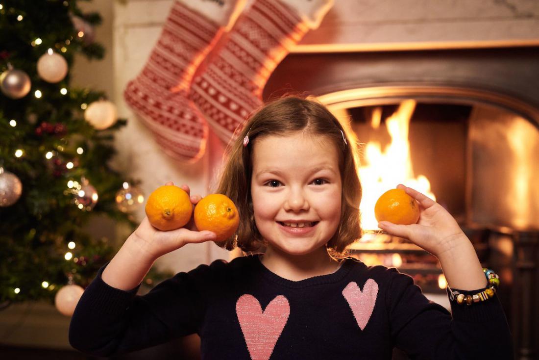 Как появилась западная традиция класть апельсины в рождественские чулки