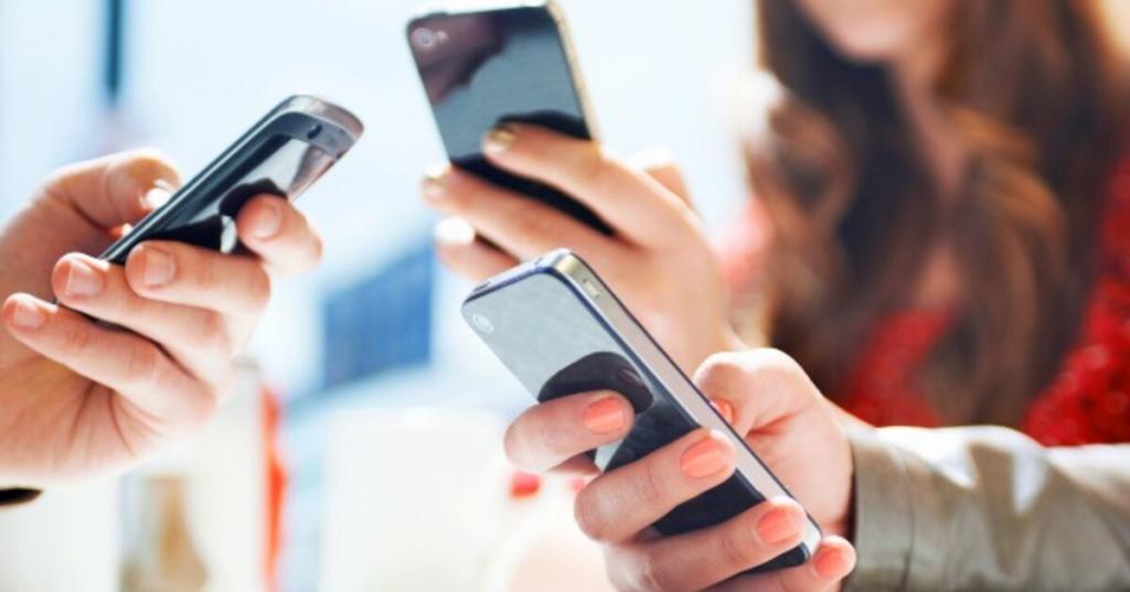Исследование показало, что современные смартфоны передают личные данные пользователей в среднем каждые 4,5 минуты