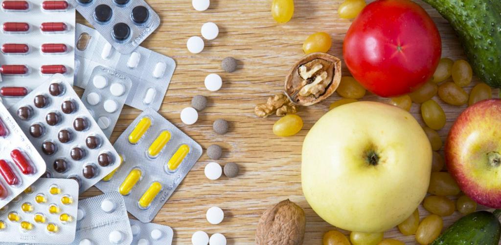 Забыть про принцип «Я пошел и себе витаминчиков купил»: диетолог предостерегла от бесконтрольного приема витаминов