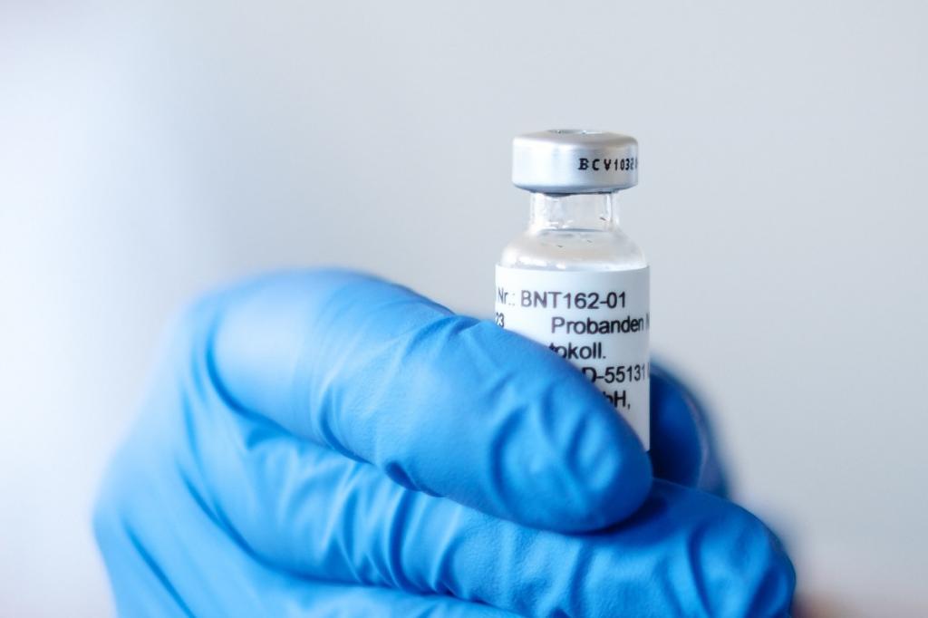 Россиянам назвали симптомы, при которых нельзя вакцинироваться от COVID-19