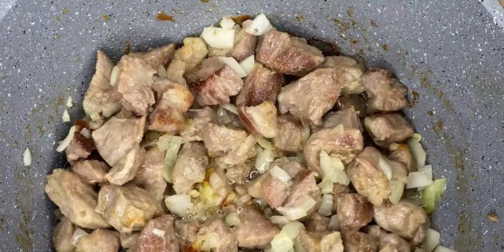 Как приготовить нежное, сочное мясо: секрет в квашенной капусте