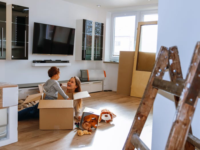 Мебель и декор в светлых тонах и еще 7 вещей в гостиной, которые могут вызвать стресс