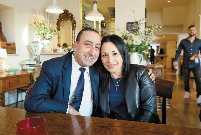 "Мы живем по законам России, но в своем доме разговариваем по-армянски": 63-летний Карен Аванесян счастлив в браке 21 год