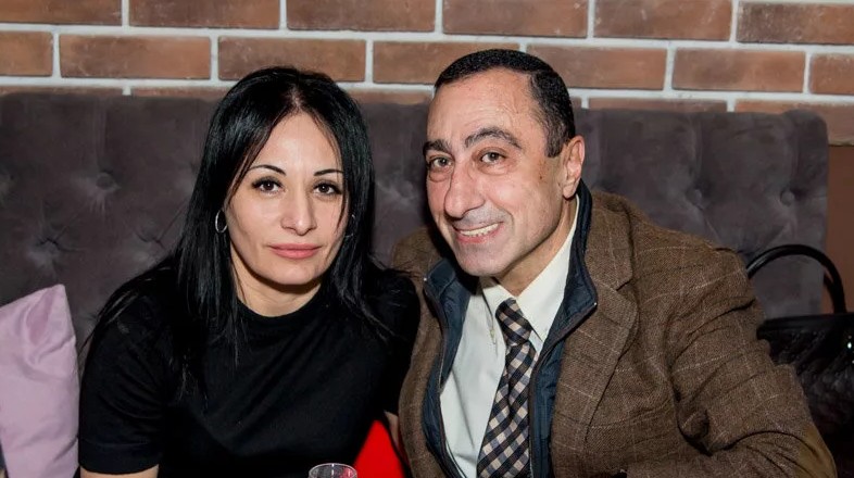 "Мы живем по законам России, но в своем доме разговариваем по-армянски": 63-летний Карен Аванесян счастлив в браке 21 год