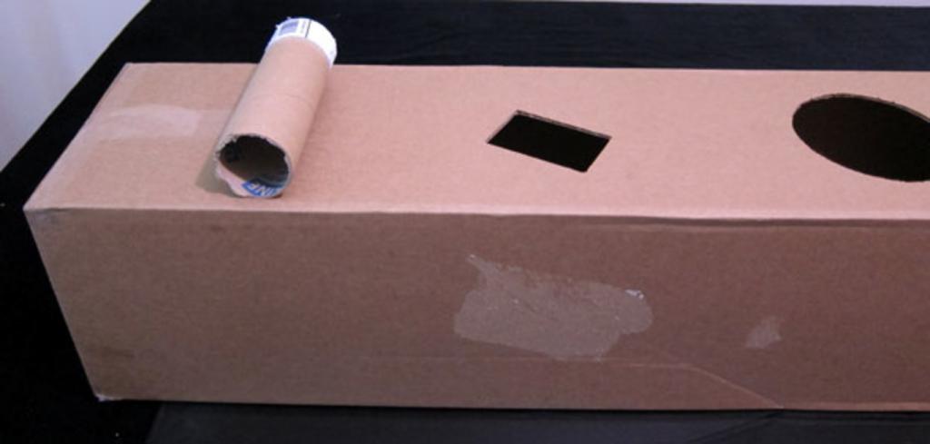 Как из картонной коробки сделать кошачий домик с игрушками и когтеточкой: недорогой и очень уютный