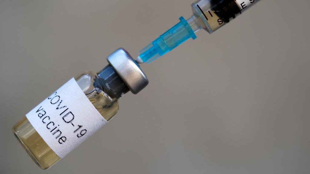 Эпидемиологи считают, что все разработанные вакцины от COVID-19 станут неэффективными уже в 2022 году