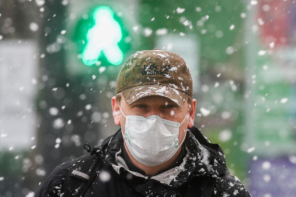 Россияне стали все чаще жаловаться на здоровье из-за сильных температурных колебаний и перепадов атмосферного давления