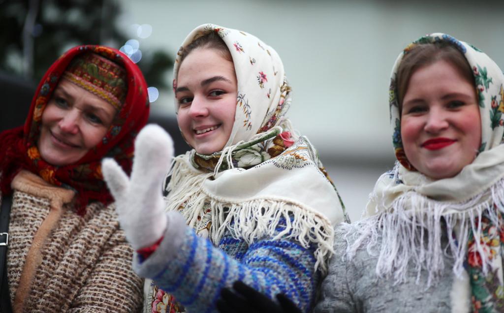 По-бабьи и по-богородицки: как русские женщины носили платки и какие секреты они могли поведать о них