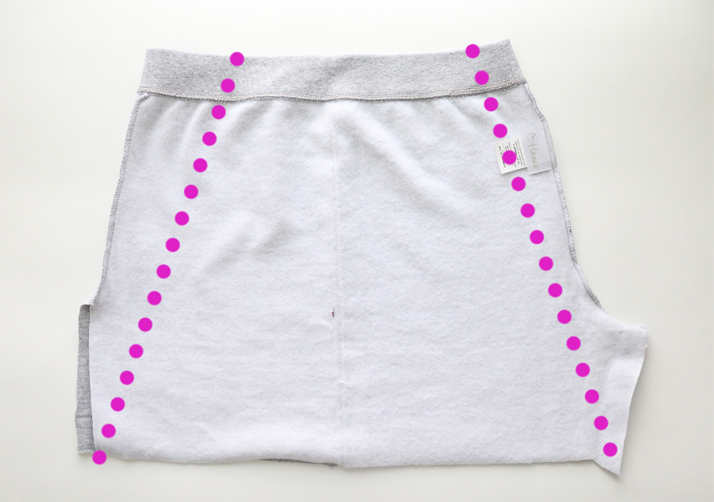 Как переделать старые детские штаны в хорошенькую юбку с карманом: простая инструкция