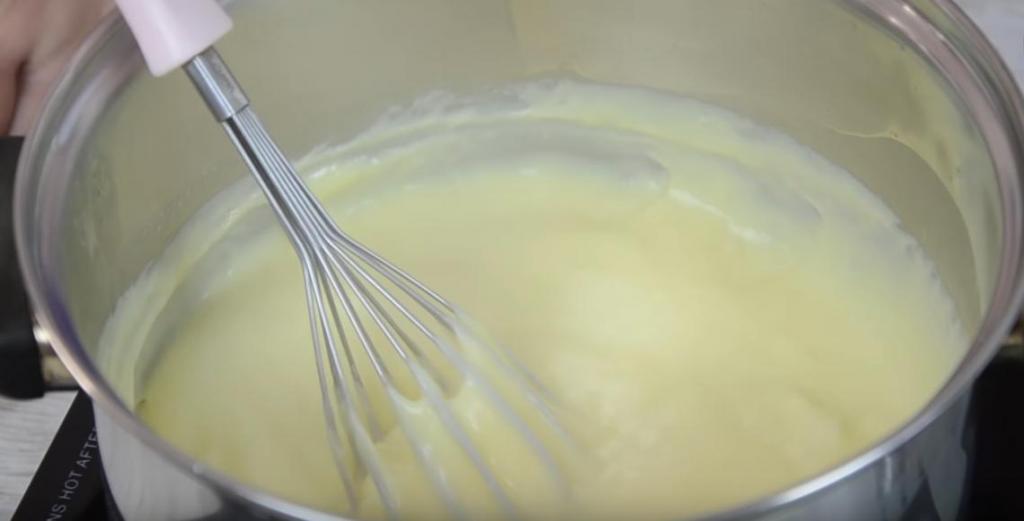 Мягкий и нежный ореховый пирог с ванильным кремом: готовится легко и из того, что есть на кухне