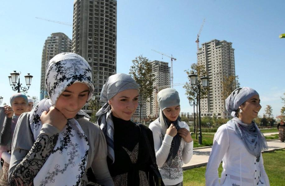 "Устроиться на работу в платке очень сложно, почти всегда это заканчивается отказом": какие еще сложности в России у женщин в хиджабах