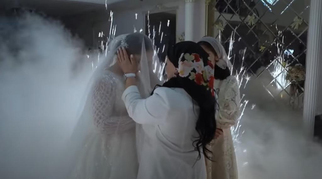 Чеченская свадьба: самая красивая встреча невесты с родственниками жениха (видео)