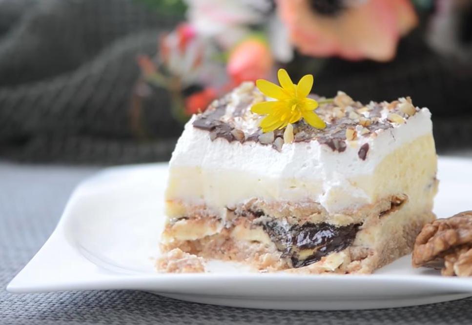 Мягкий сливочно-кремовый торт с двумя видами печенья и грецкими орехами: десерт без выпечки для праздничного стола