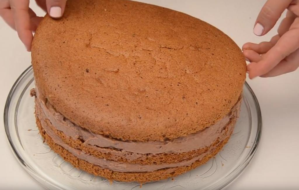 Торт "Нуга" с шоколадным кремом и орехами: десерт, который покорит и видом, и вкусом
