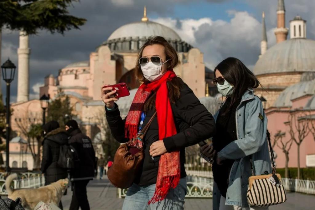 Турция открыта для наших туристов, но стоит понимать риски: в курортной стране четвертый суточный рекорд по количеству заражений COVID-19