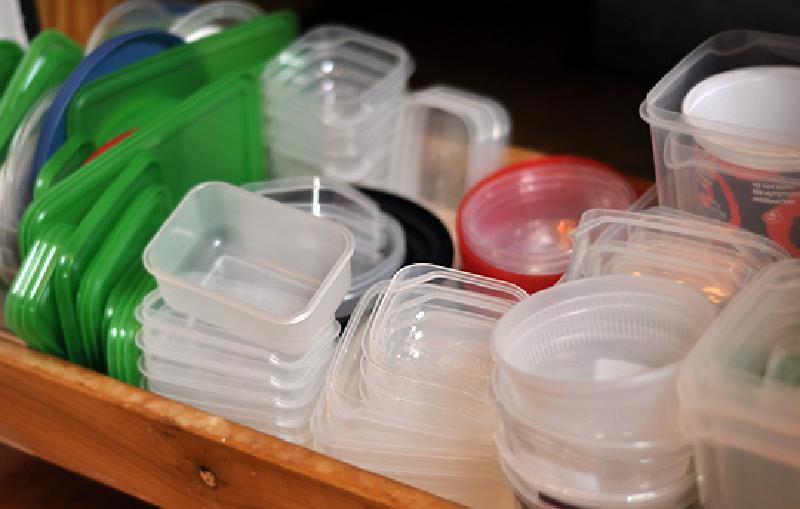 "Заменить, если появились царапины, сколы или изменился цвет": как распознать непригодную пластиковую посуду