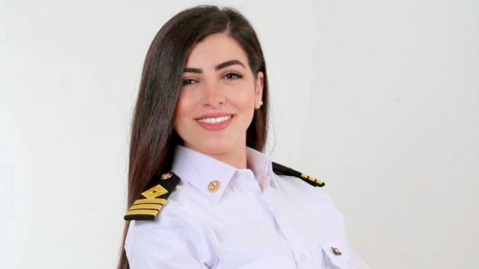 Первую женщину-капитана Египта обвинили в причастности к блокировке Суэцкого канала. Девушка молчать не стала