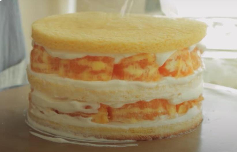 Цитрусовое блаженство: учимся готовить необычный торт из бисквита, нежного крема и кусочков свежего апельсина