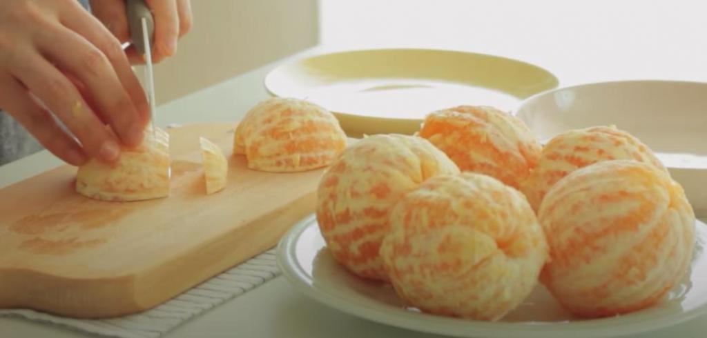 Цитрусовое блаженство: учимся готовить необычный торт из бисквита, нежного крема и кусочков свежего апельсина