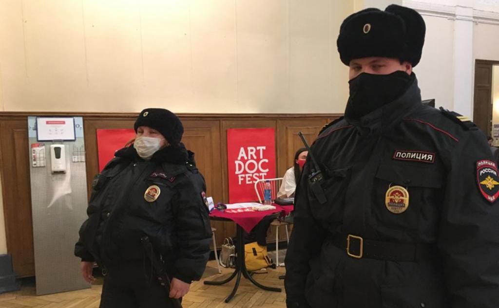 Организаторы «Артдокфеста» сообщили о закрытии кинофестиваля властями Петербурга