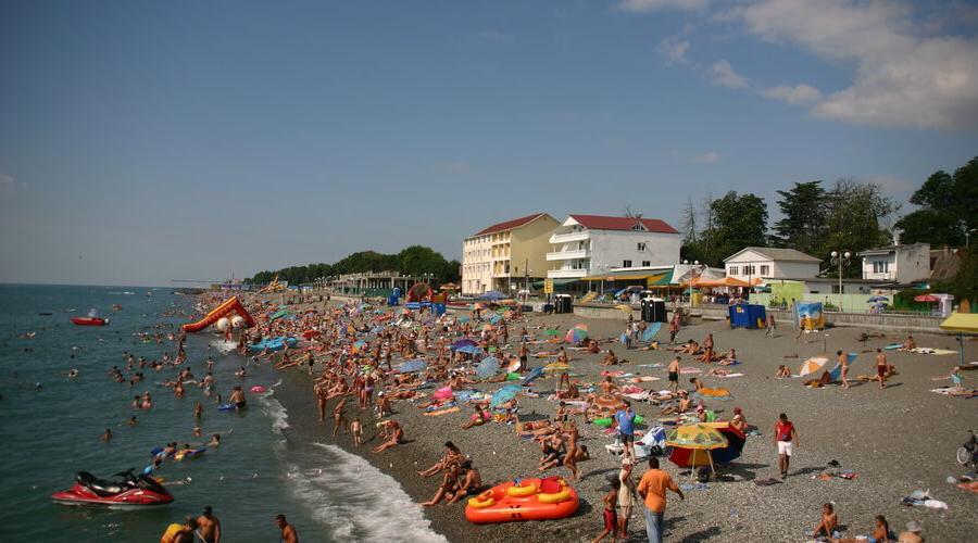 Подготовка пляжных территорий к летнему курортному сезону началась в Сочи, объекты должны быть оборудованы и открыты к 1 мая