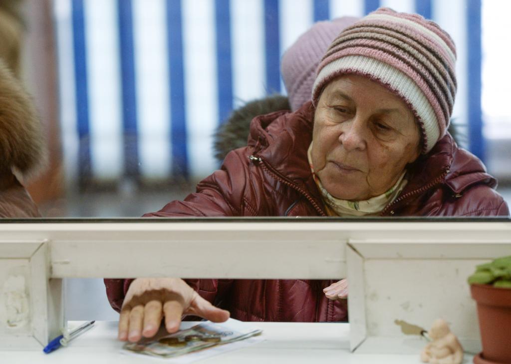 Жители блокадного Ленинграда, члены семей погибших военнослужащих и некоторые другие категории граждан имеют право на получение двух пенсий