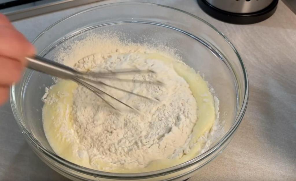 Вкусное и красивое печенье в глазури с фисташками: готовится из простых ингредиентов и на сковороде