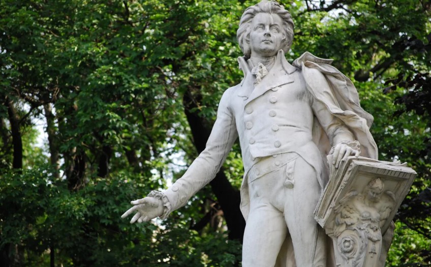 «Я не пытаюсь поставить себя на пьедестал рядом с ним»: профессор музыки дописал незаконченные произведения Моцарта
