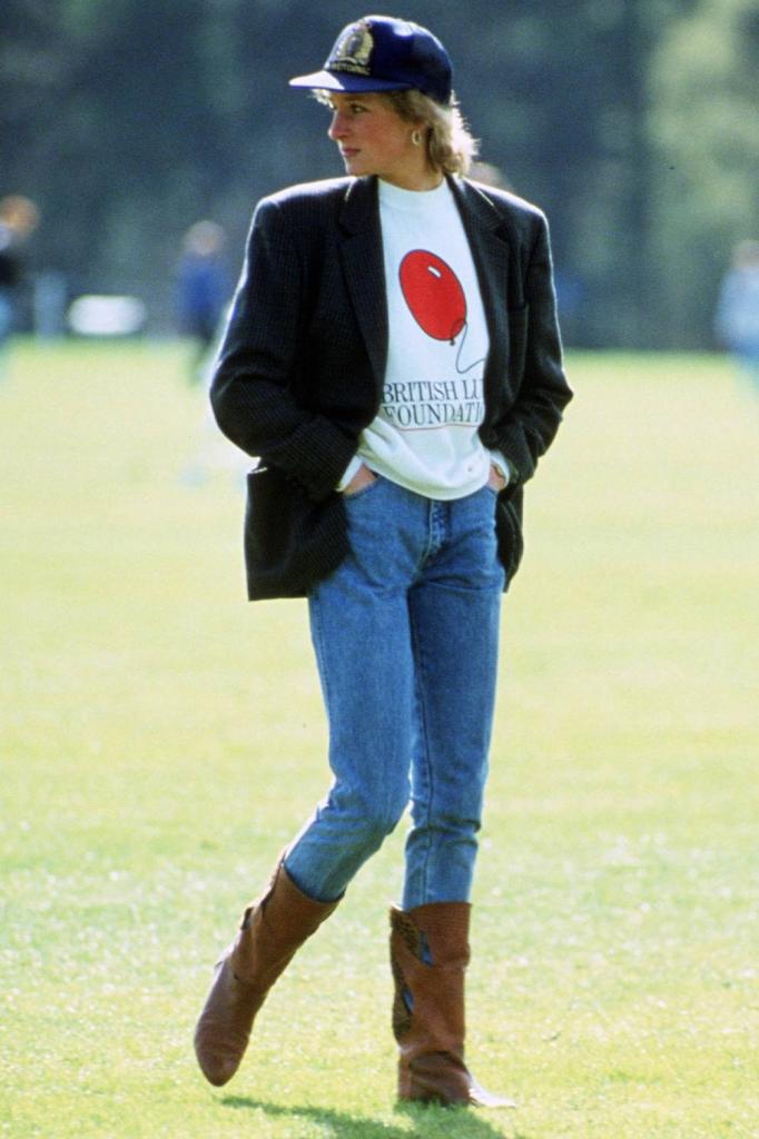 Образы из 80-х, которые хочется повторить и сейчас: свитера, очки и клатчи